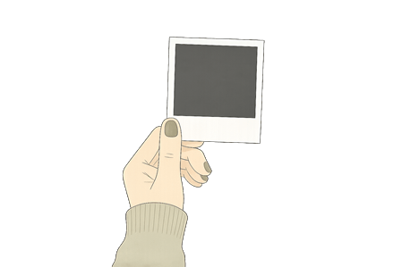 Hand mit Erinnerungsfoto als Illustration für Trauer, Verlust und Abschied